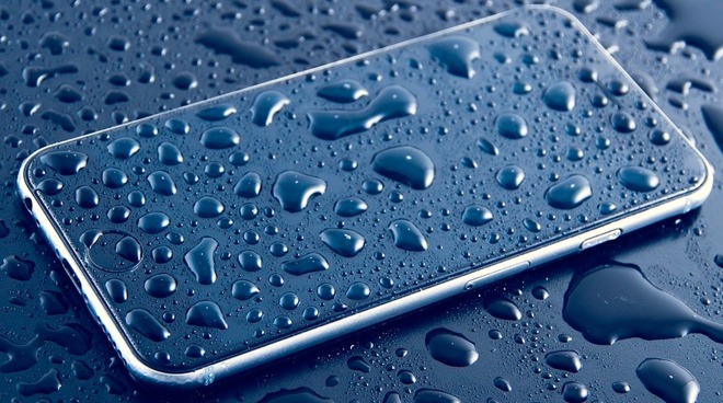 iPhone rain water wet