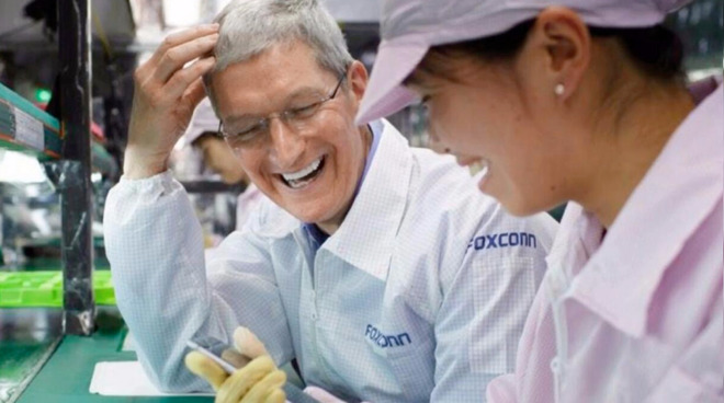 Tim Cook visiting a Foxconn plant in China