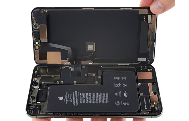 A teardown of the new iPhones shows an unidentified circuit board. (Source: iFixit)