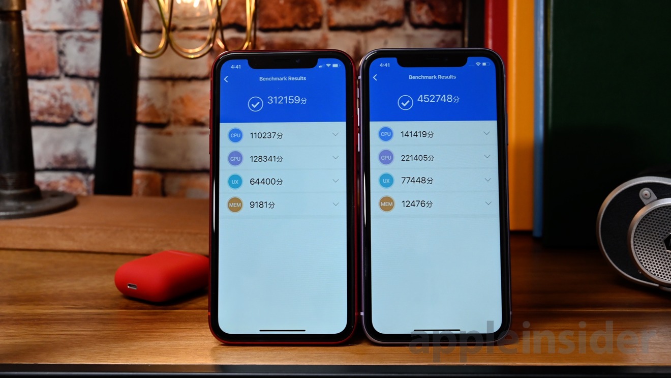 iPhone XR on the left and iPhone 11 on the right in AnTuTu