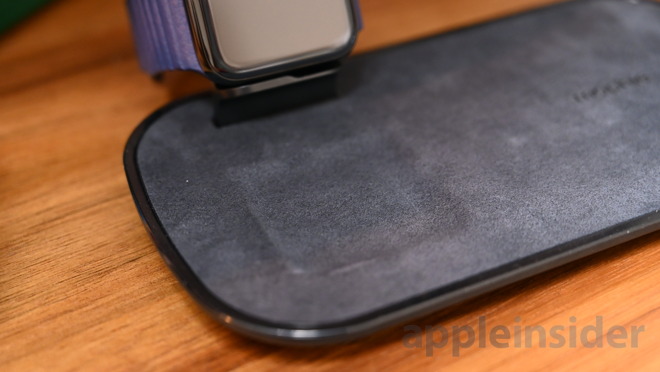 Mophie 3-in-1 AirPods divot
