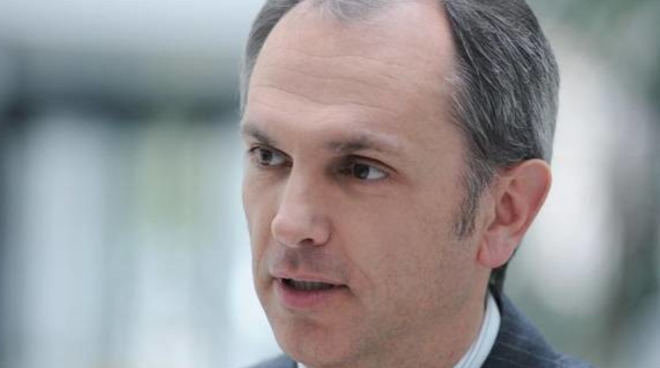 Apple's Chief Financial Officer, Luca Maestri, announces Paxton's retirement
