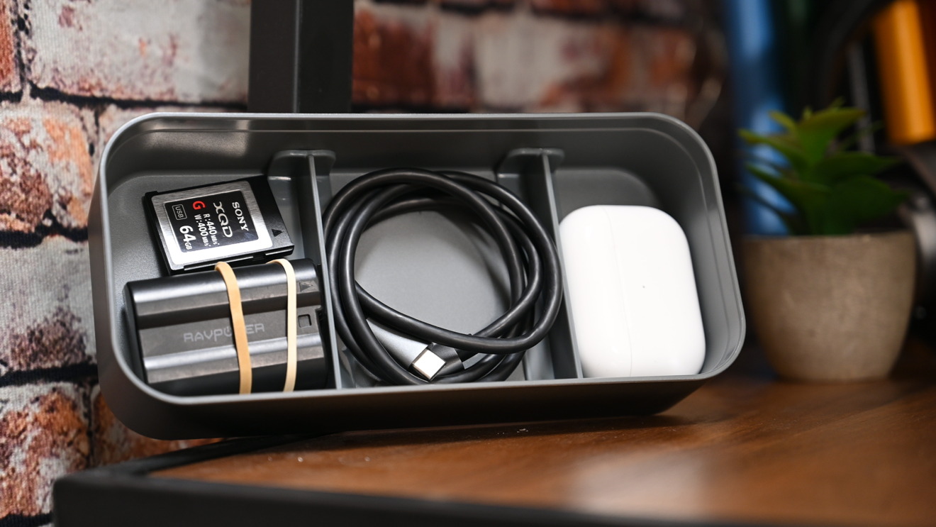 Review: BentoStack PowerHub combines a Qi battery, USB-C hub