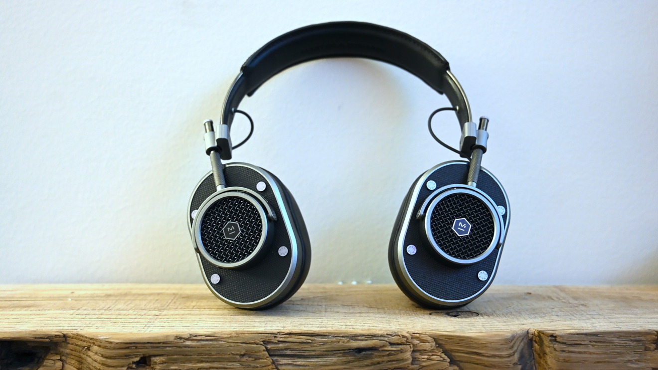 The MH40 Wireless Master &amp; Dynamic headphones