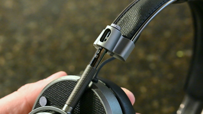 Sizes on the MH40 headphones
