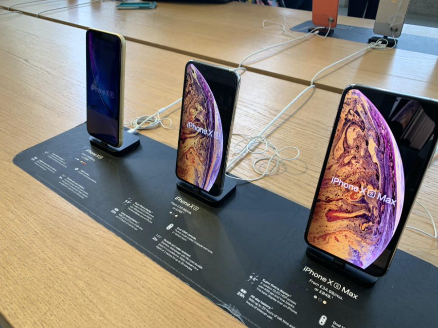 iPhone XS on display at Apple Store