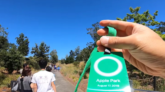 YouTuber Yonsung Kim on a tour of Apple Park