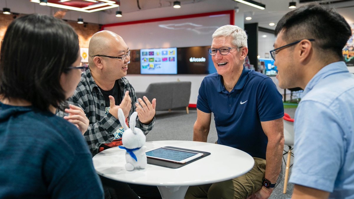 photo of Tim Cook touches down in Singapore, visits students and game developers image