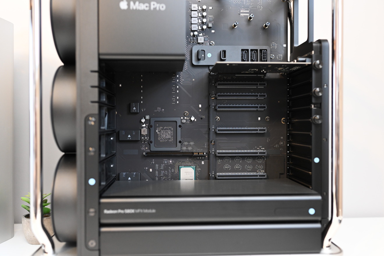 The PCIe and MPX slots of the Mac Pro
