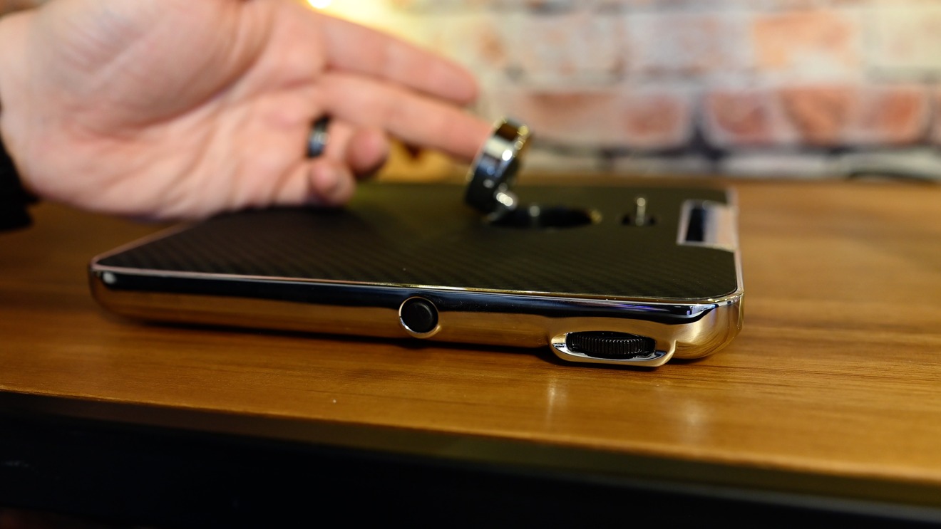 Pitaka Air Quad has a button to control the Apple Watch puck and iPad charger height