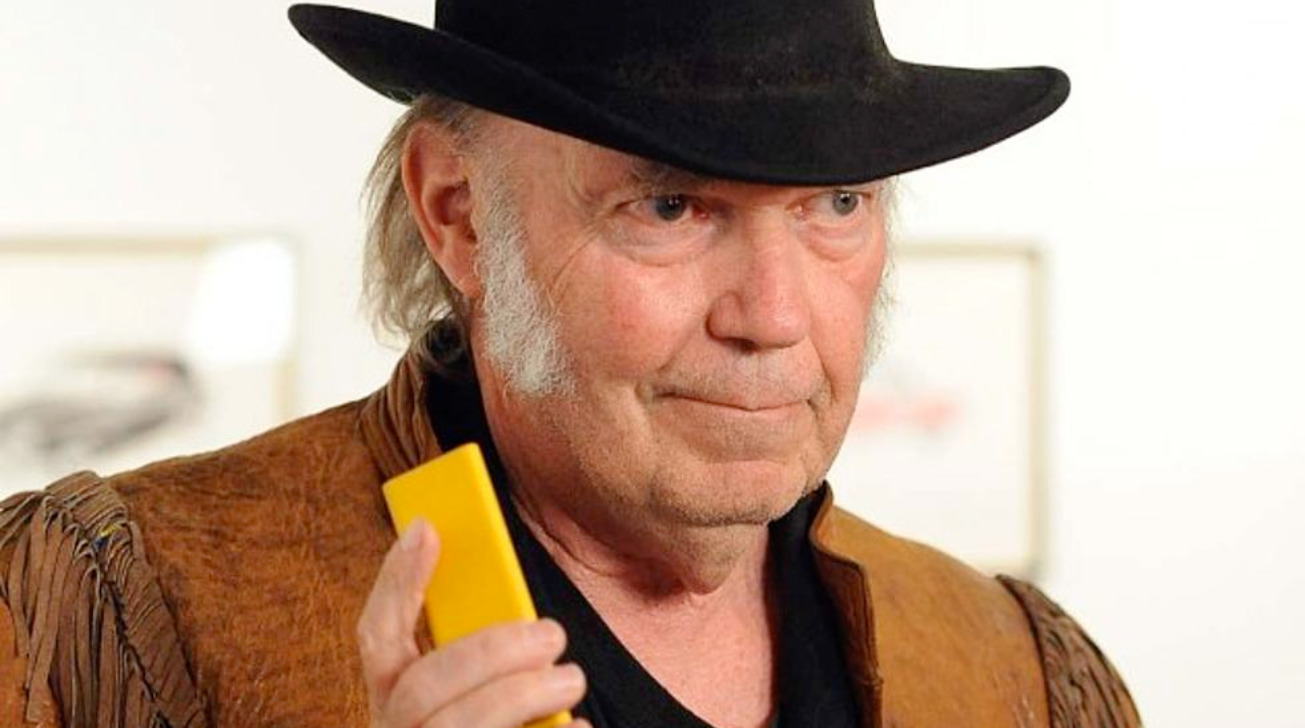 photo of Neil Young rails against 'Fisher-Price' MacBook Pro audio for music production image