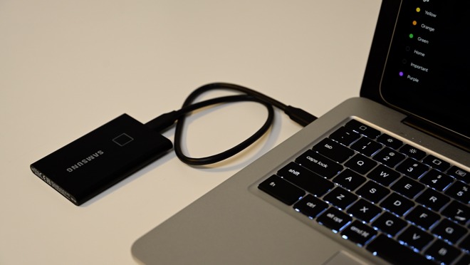 USB-C storage connected to the Doqo