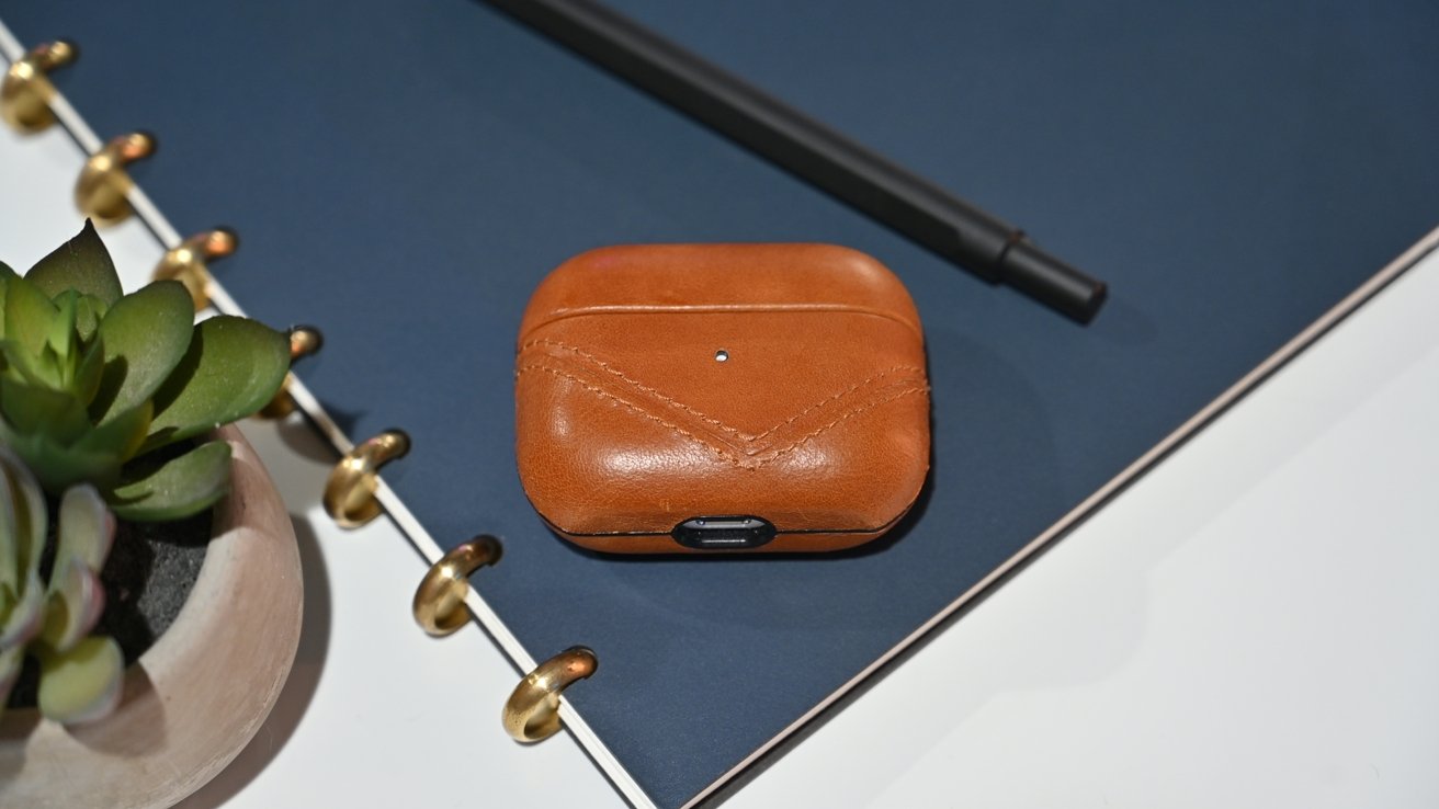 Bullstrap leather AirPods Pro case in Sienna