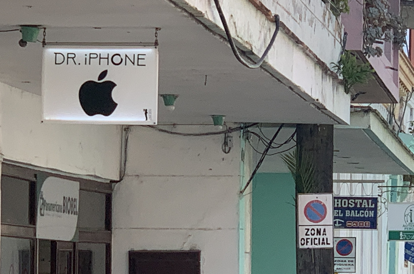 The Dr. iPhone store in Santa Clara, Cuba (Stephen Silver)