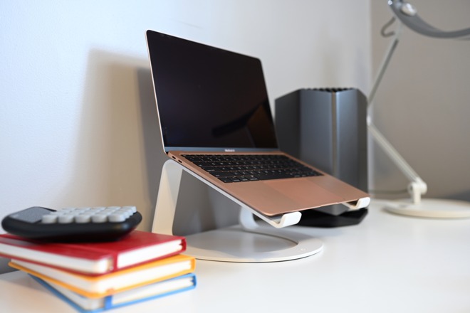 Twelve South Curve for Laptops and MacBooks ergonomic desktop stand matte black 