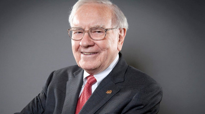 Billionaire investor Warren Buffet has swapped his $20 Samsung flip phone for an iPhone 11