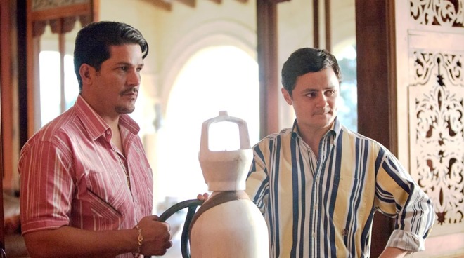 Arturo Castro (right), in Netflix's 'Narcos'