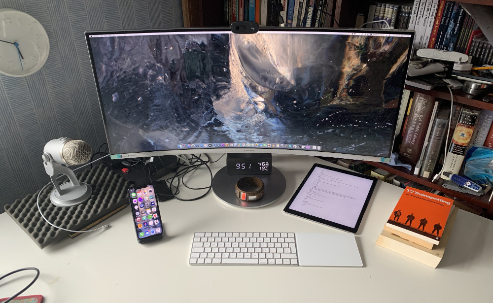 MacBook Pro rig employs gaming and portable monitors, rare keyboard and  mouse [Setups]