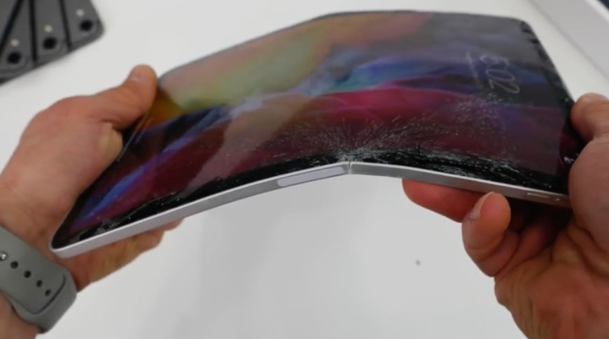 photo of Unsurprisingly, a 2020 iPad Pro will bend if you try to break it image