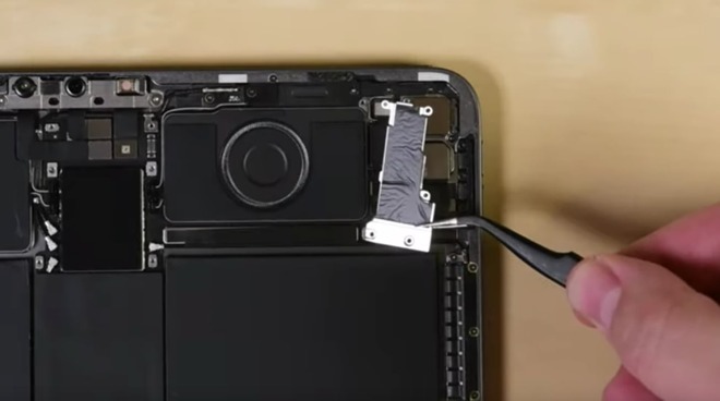 The rear camera module removed from the 2020 iPad Pro (via iFixit)