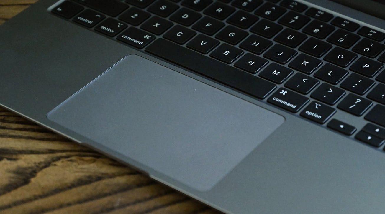 Future MacBook Pro palm rest could serve as light-up trackpad