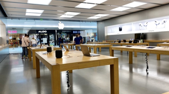 Apple Stores very rarely see so few customers inside