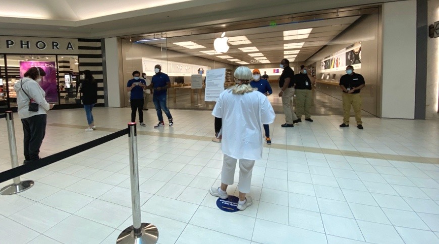 Las Vegas Apple stores reopen for select services