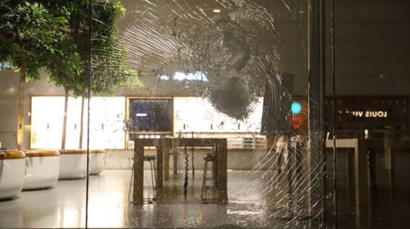 Apple Stores Smashed And Looted Amid George Floyd Protests