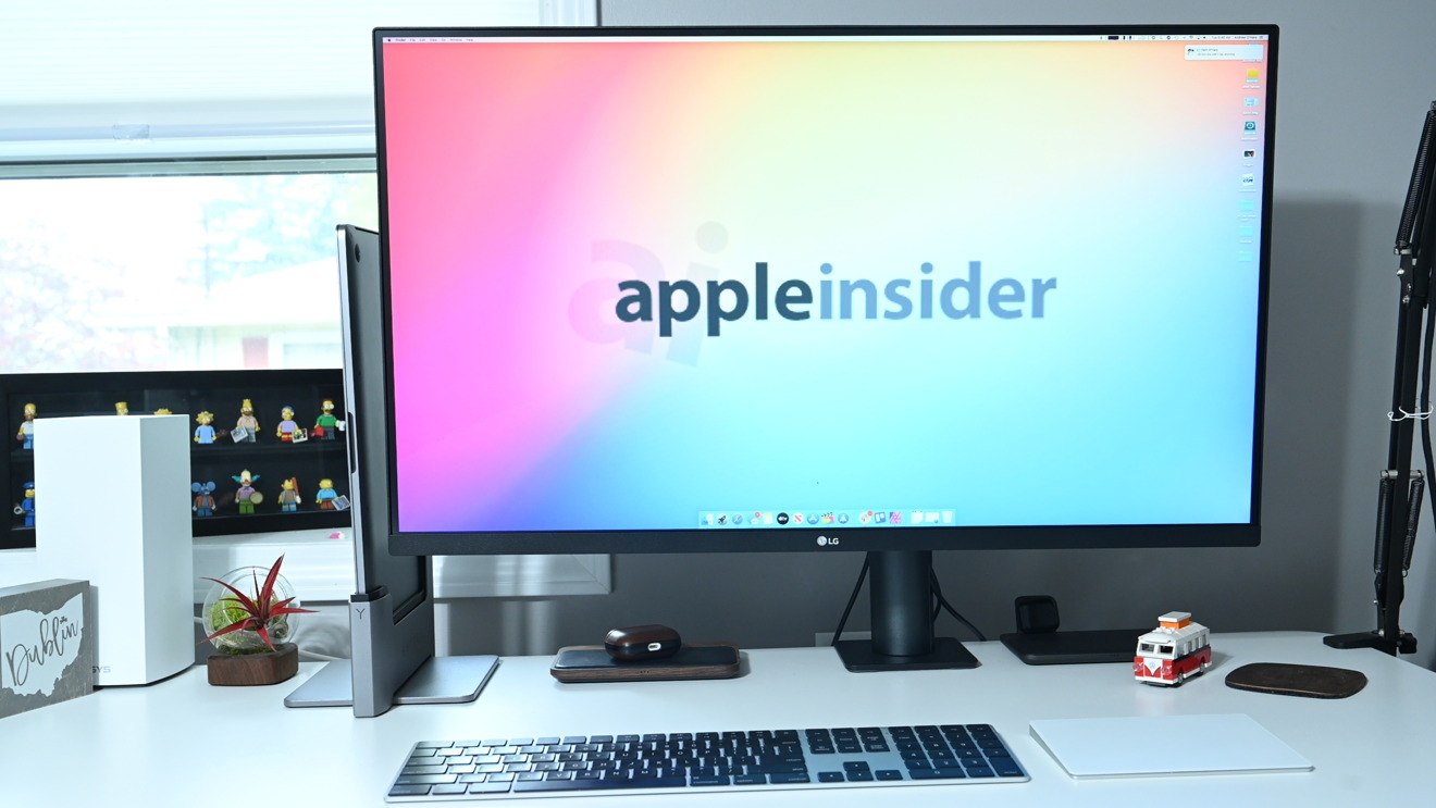 Display connected to 15-inch MacBook Pro in Brydge Vertical Dock
