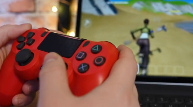 Playing Fortnight on iOS with a game controller