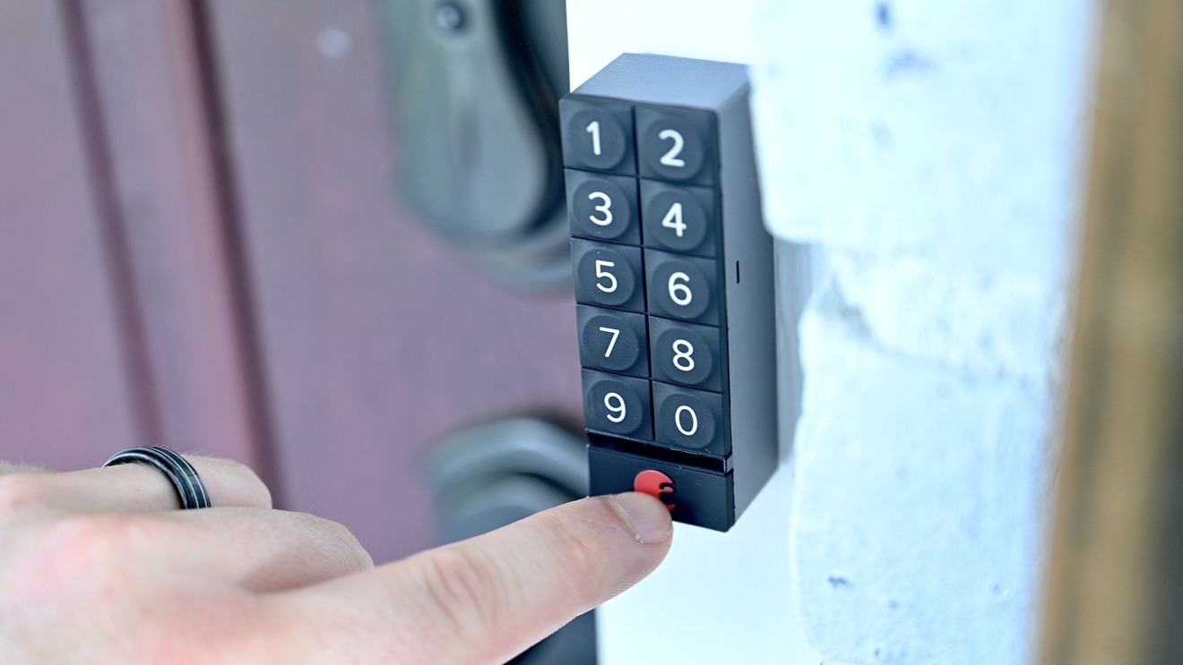 august lock with keypad