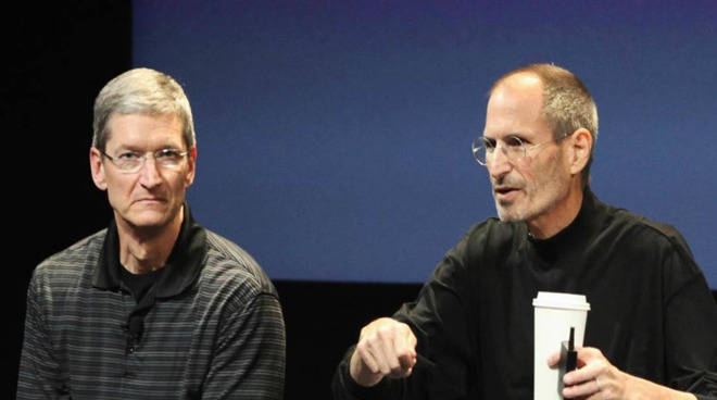 Tim Cook (left) and Steve Jobs