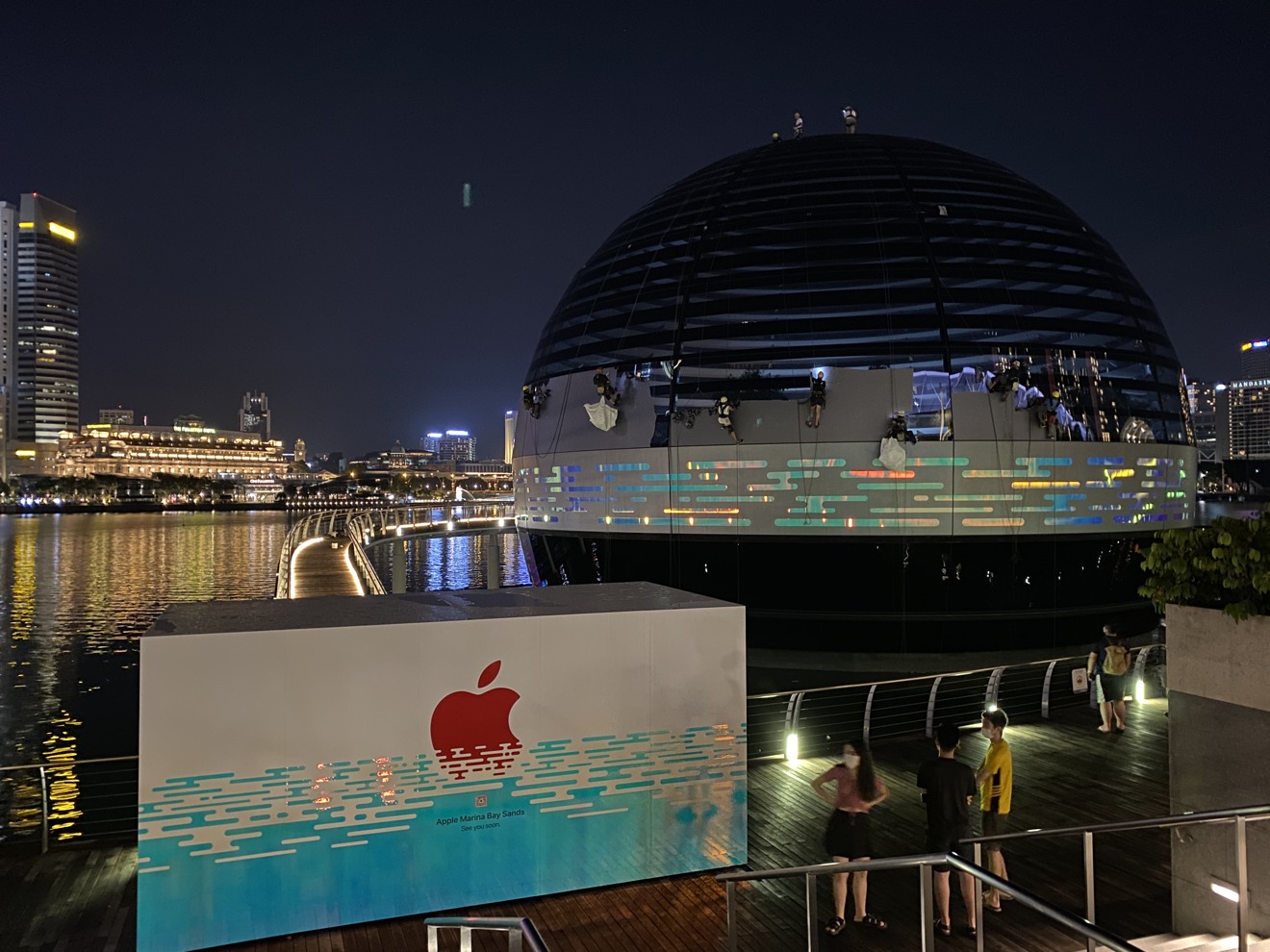 Apple Marina Bay Sands in Singapore unwrapped, opening soon