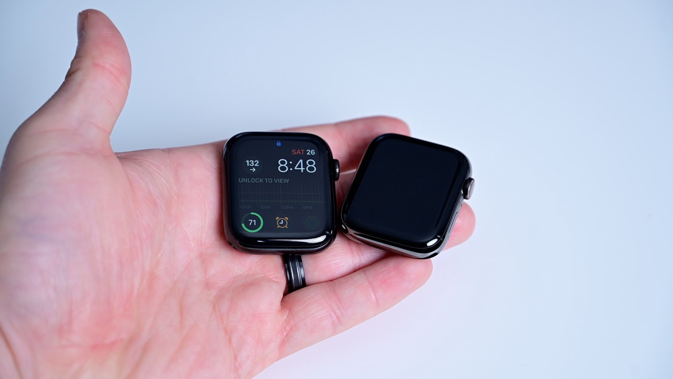 Though the Graphite is a little lighter, it and the Space Black still communicate 'Black Apple Watch' to onlookers. 