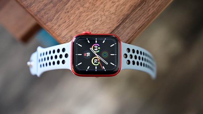 Apple Watch Series 6 in red