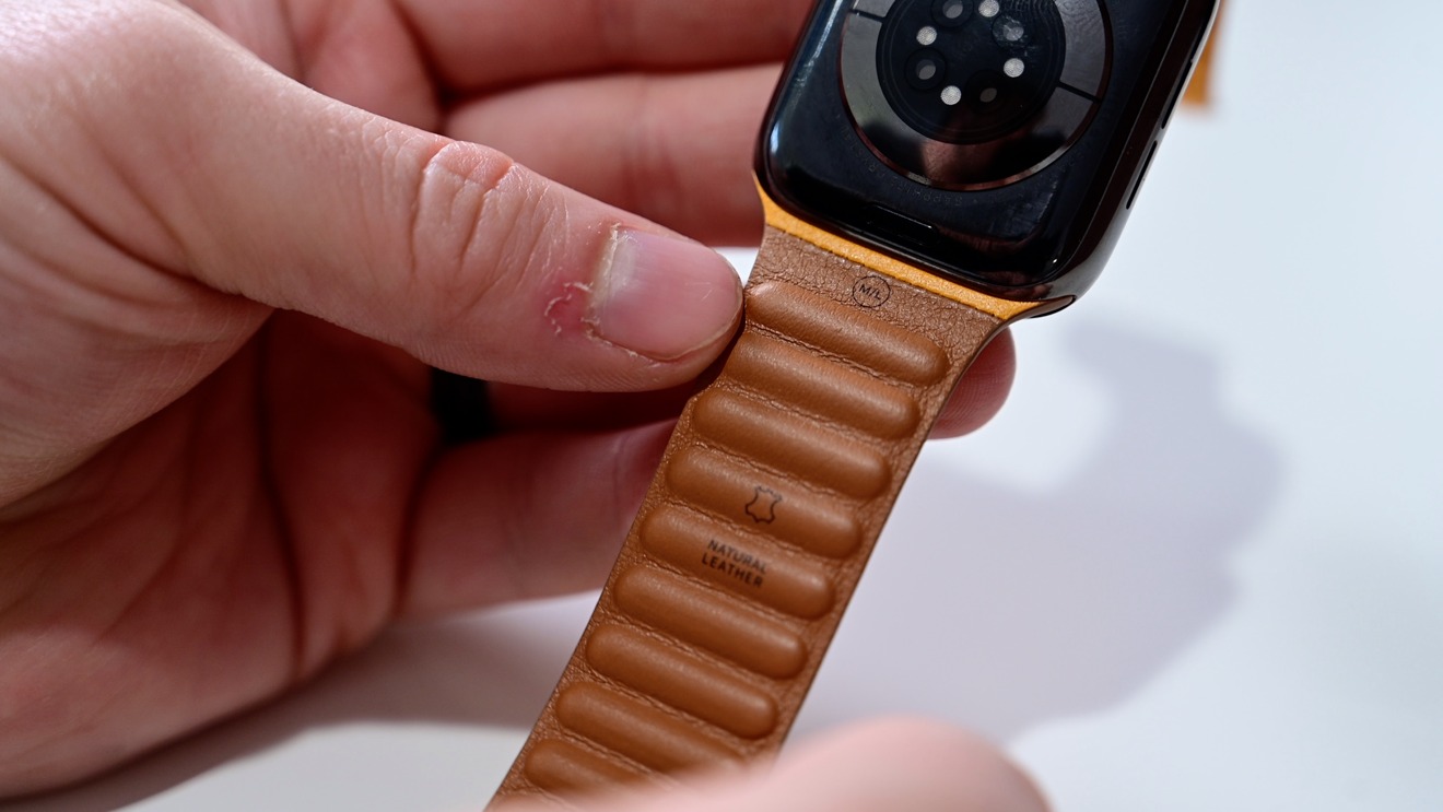 Review: The new Leather Link Apple Watch band is a great premium choice |  AppleInsider