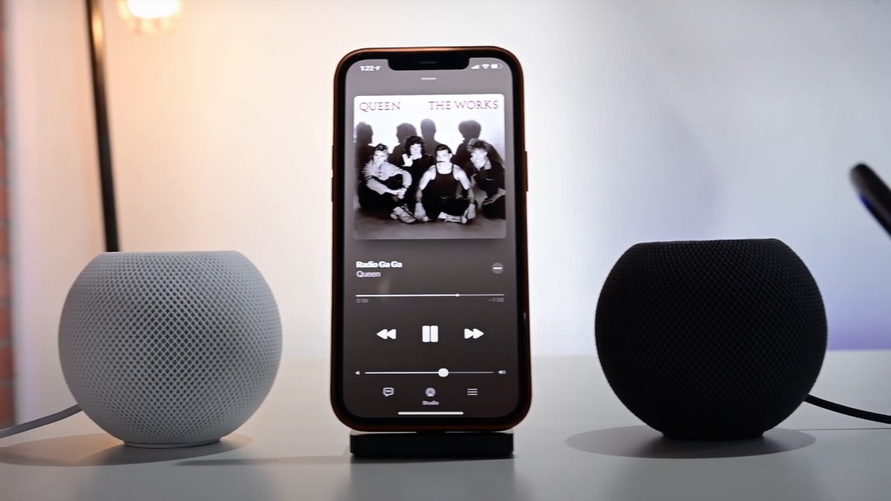 The HomePod mini in stereo pair