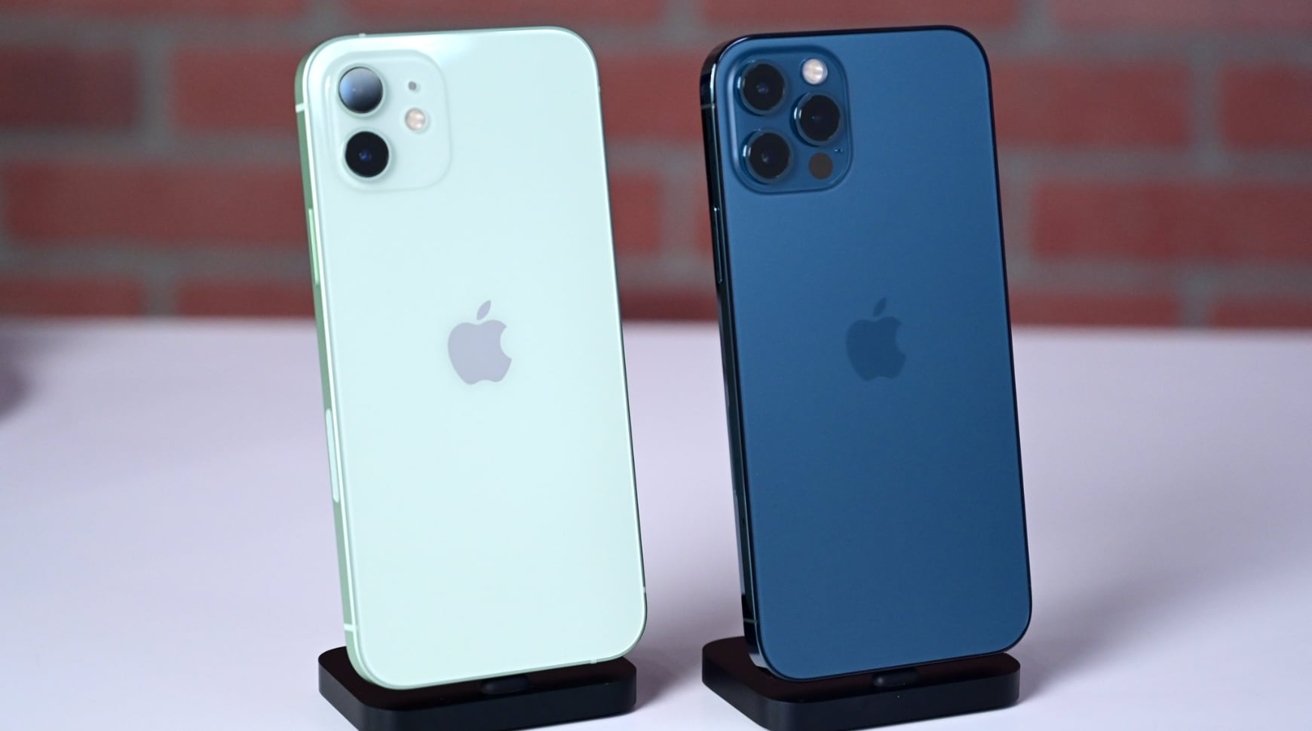 iPhone 12 (left), iPhone 12 Pro (right)