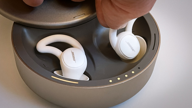 Bose Sleepbuds II uses magnets to store the earbuds in the charging case