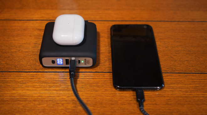 Charging AirPods and iPhone with the P3