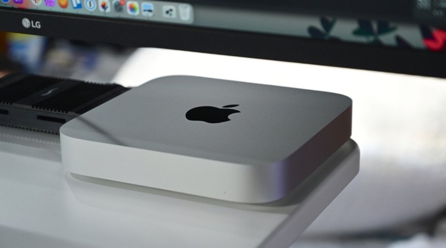 The new Mac mini fits neatly below a display, as usual. 