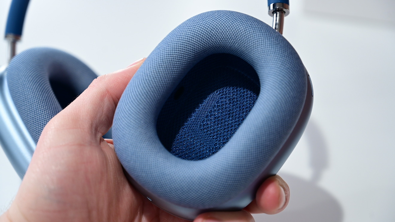 Removable mesh ear cushions on AirPod Max