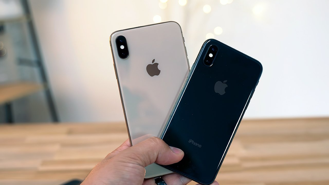 The iPhone XS with its larger sibling, the iPhone XS Max