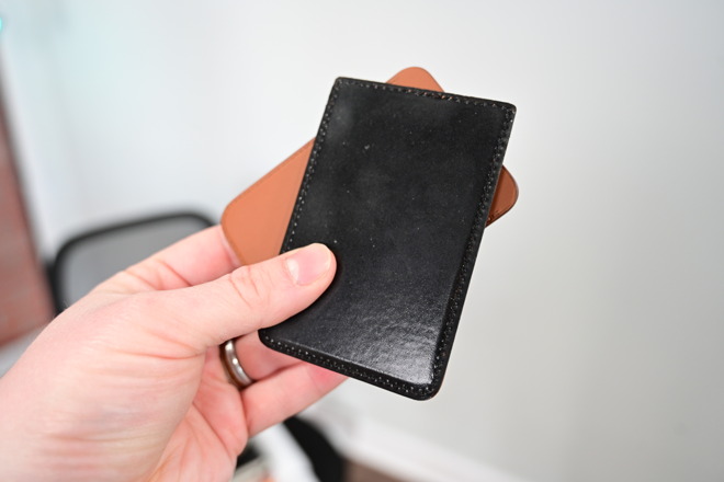 The microsuction pad on the back of the Labodet wallet