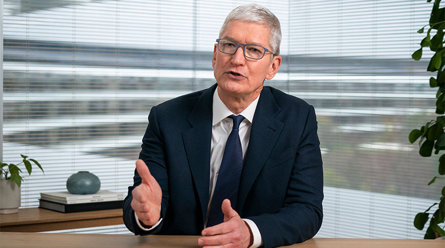 Tim Cook uses Facebook’s business model and says it leads to “violence”, “polarization”