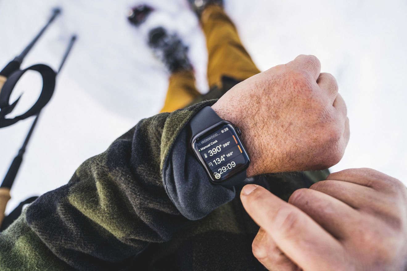 Часы контроль. Контроль часов. Apple watch with smoking.