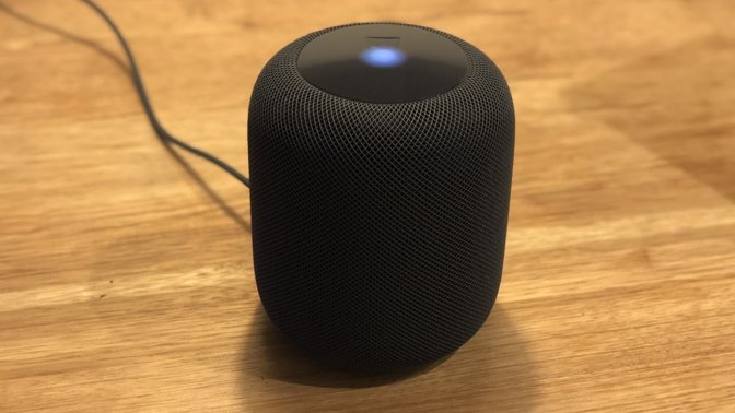 HomePod: excellent sound, no display, many microphones