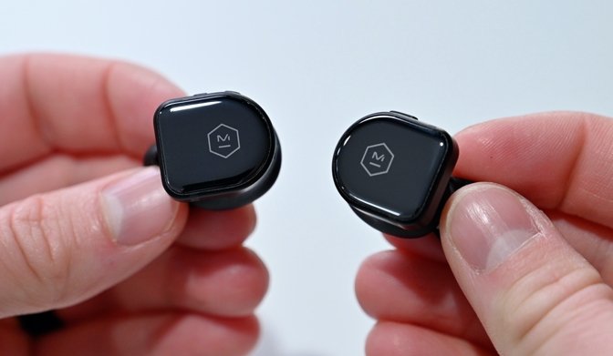 Master & Dynamic MW08 earbuds