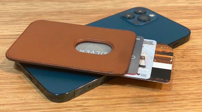 Hands-On With Apple's iPhone 12 MagSafe Wallet Attachment - MacRumors