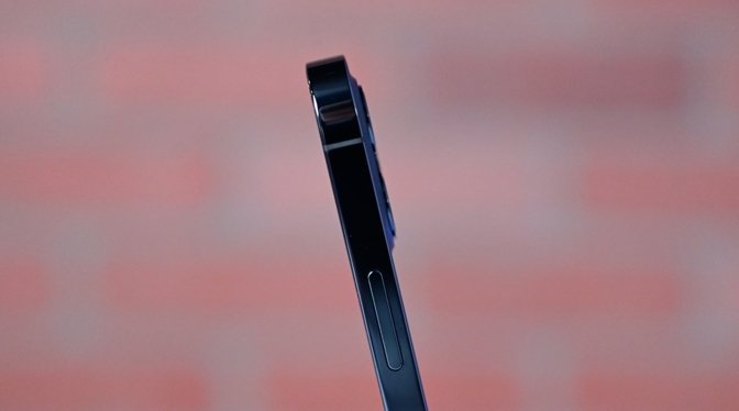 Even taking into account the extra camera bump, there's simply not enough space for elaborate telephoto lens arrangements in the thin casing of an iPhone